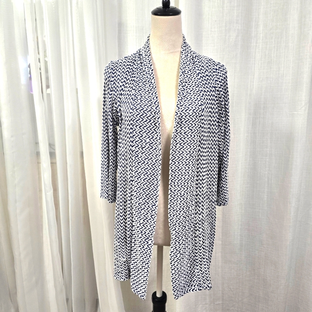 2/$30 Chicos Travelers Navy & White Chevron Open Cardigan Size 1 US M‎ or 8